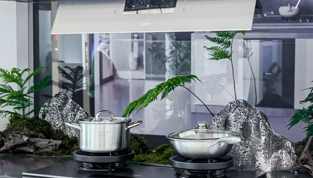 厨电龙头齐聚隐嵌厨电新赛道,华帝深耕功能美学,破解用户痛点